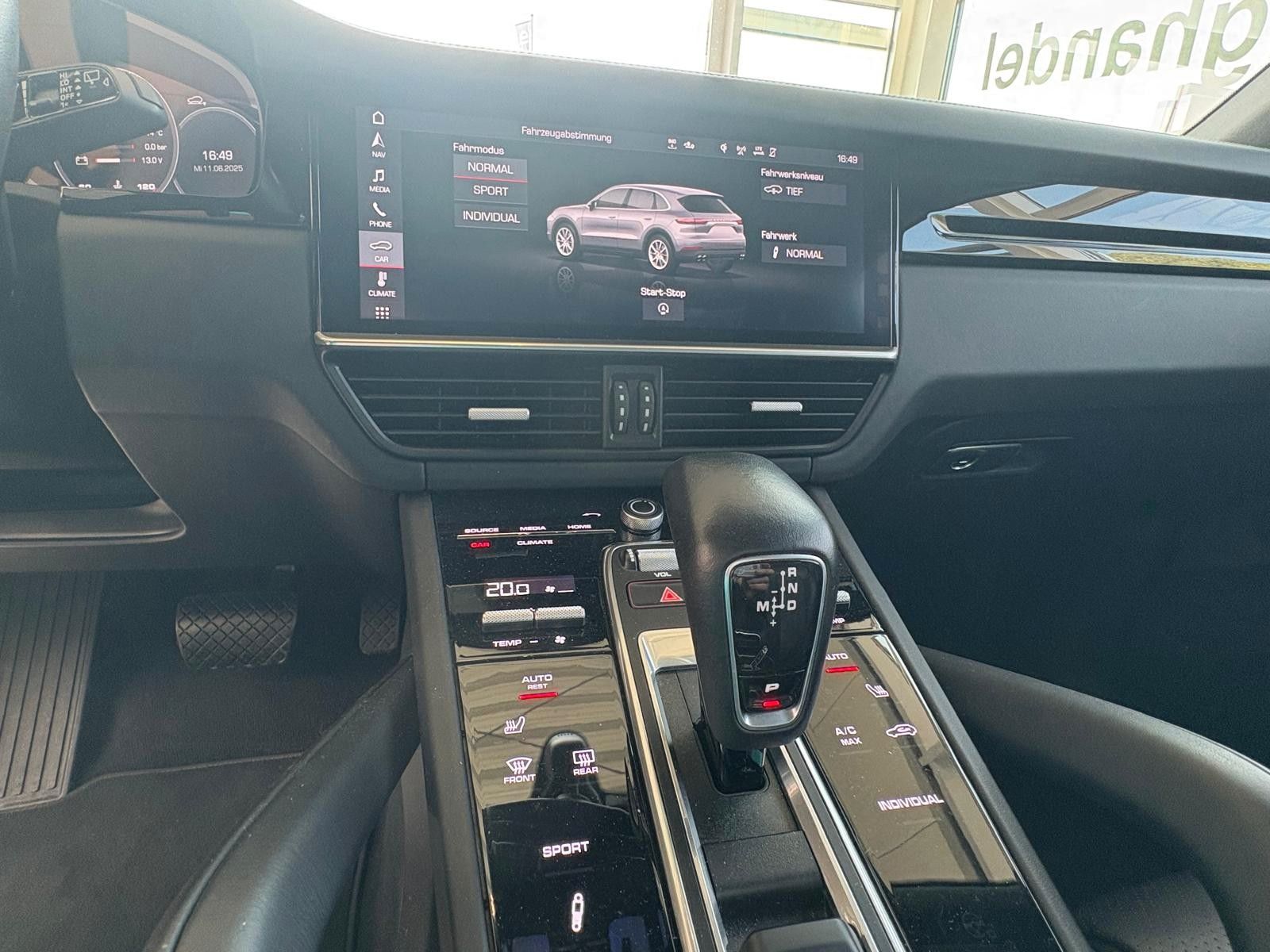 Fahrzeugabbildung Porsche Cayenne, pano, luft volleder ahk,21 zoll, stdhz
