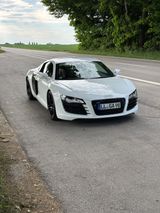 Audi R8 4.2 FSI R tronic quattro 2009 viel erneuert - Audi R8 mit Benzin-Antrieb: Sportwagen, 4.2