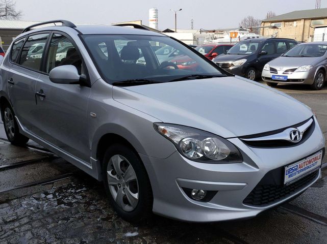 Hyundai i30 CW Kombi/ TÜV NEU/ 8-fach bereift