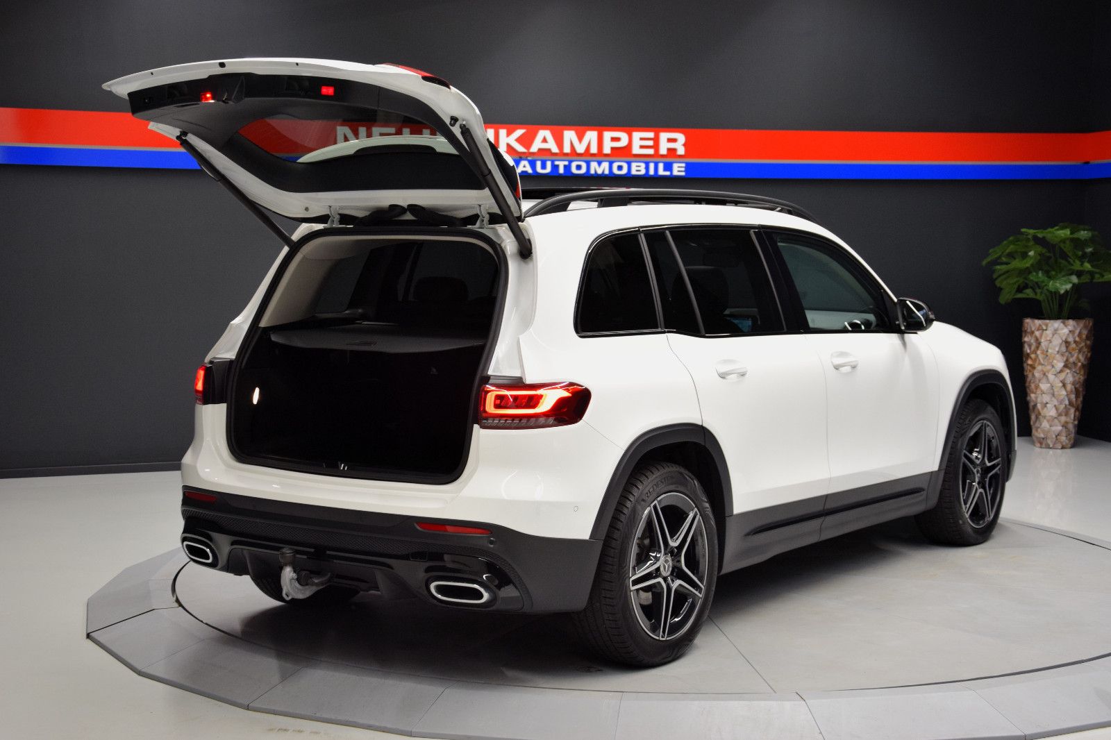 Fahrzeugabbildung Mercedes-Benz GLB 200d AMG-Line Panorama el.AHK Kamera Widescr