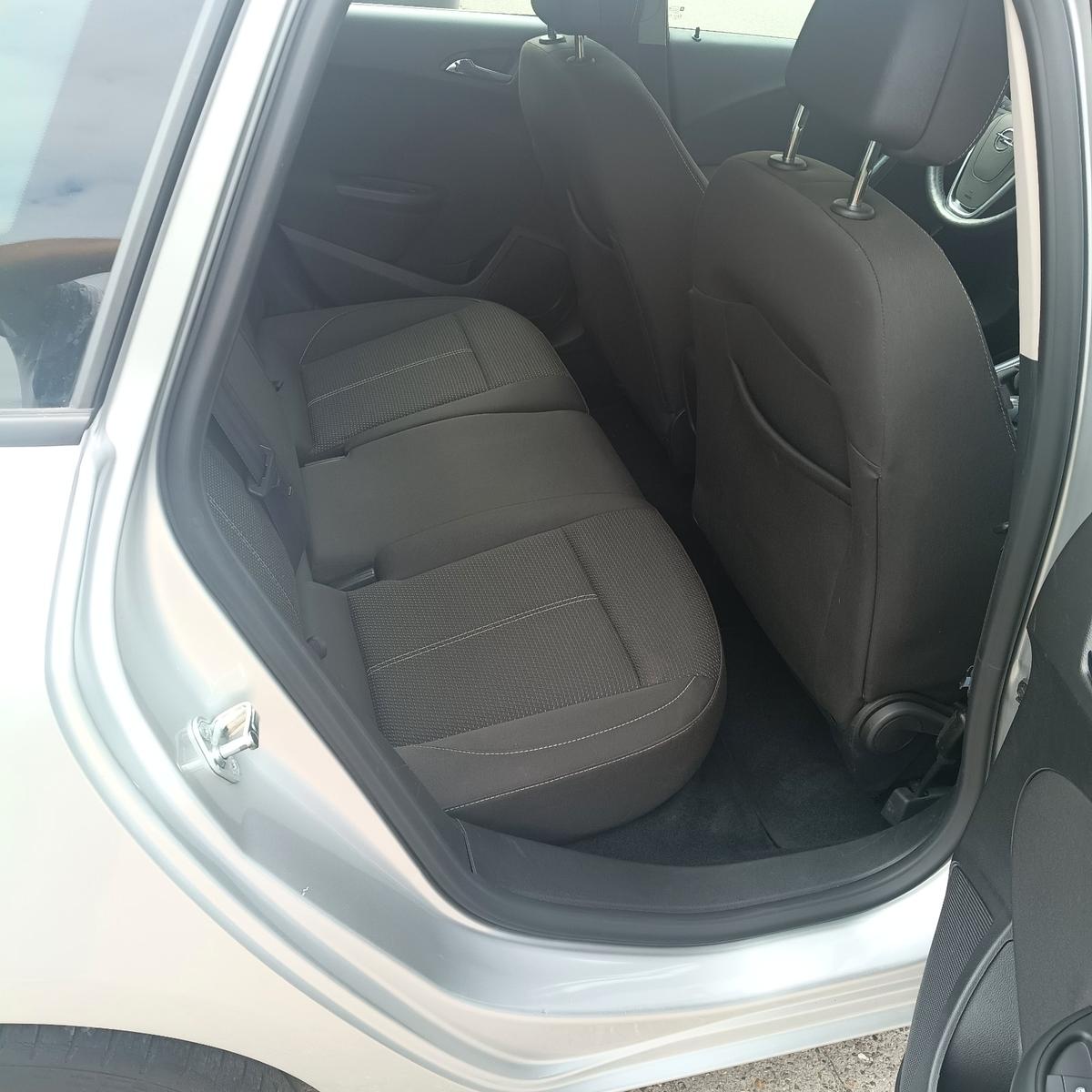 Opel Astra 2014 — photo 12