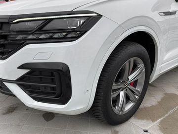 Volkswagen Touareg - 8