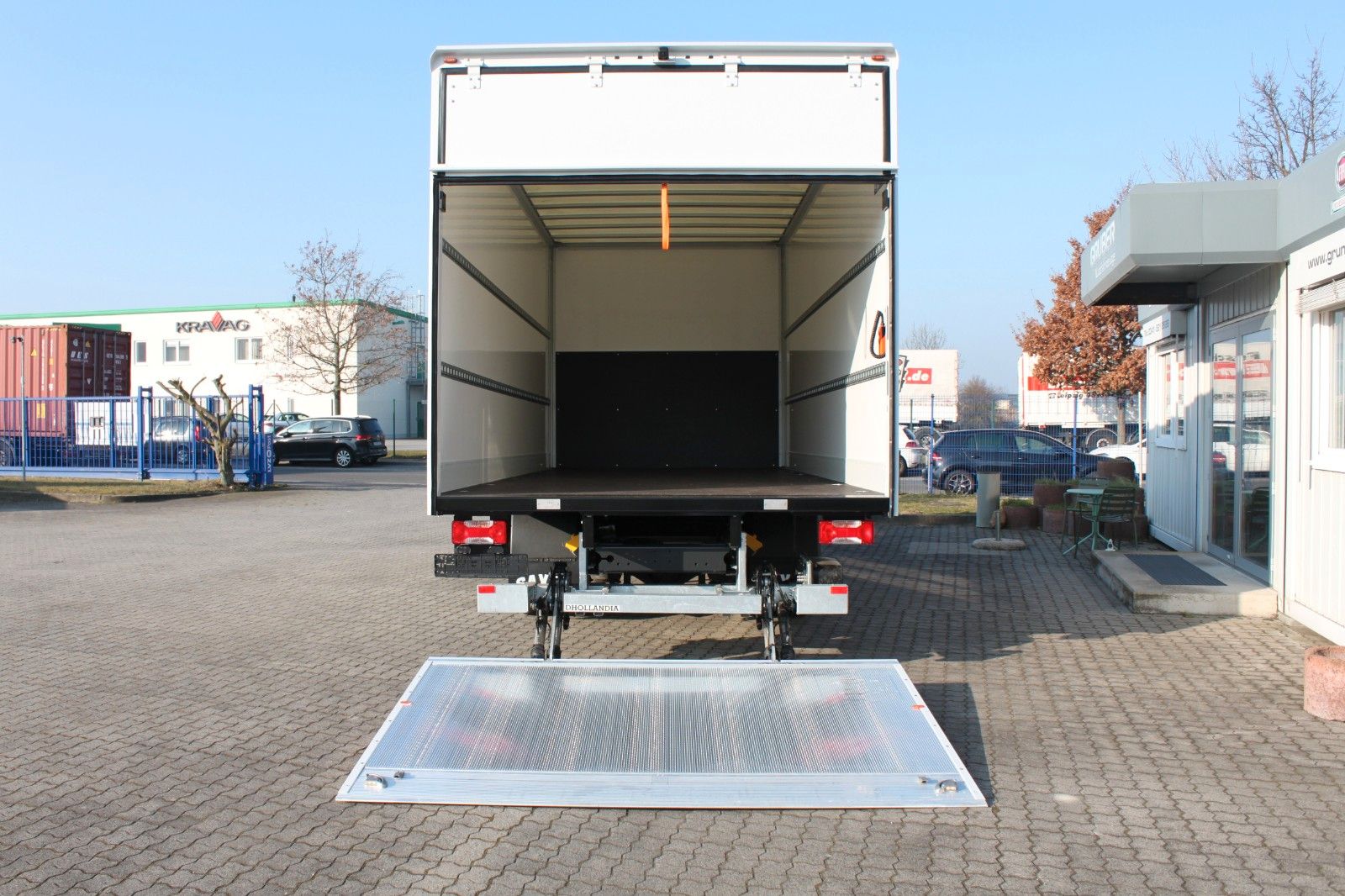 Fahrzeugabbildung Iveco 70C18HA8/P Koffer/LBW/Luftfeder