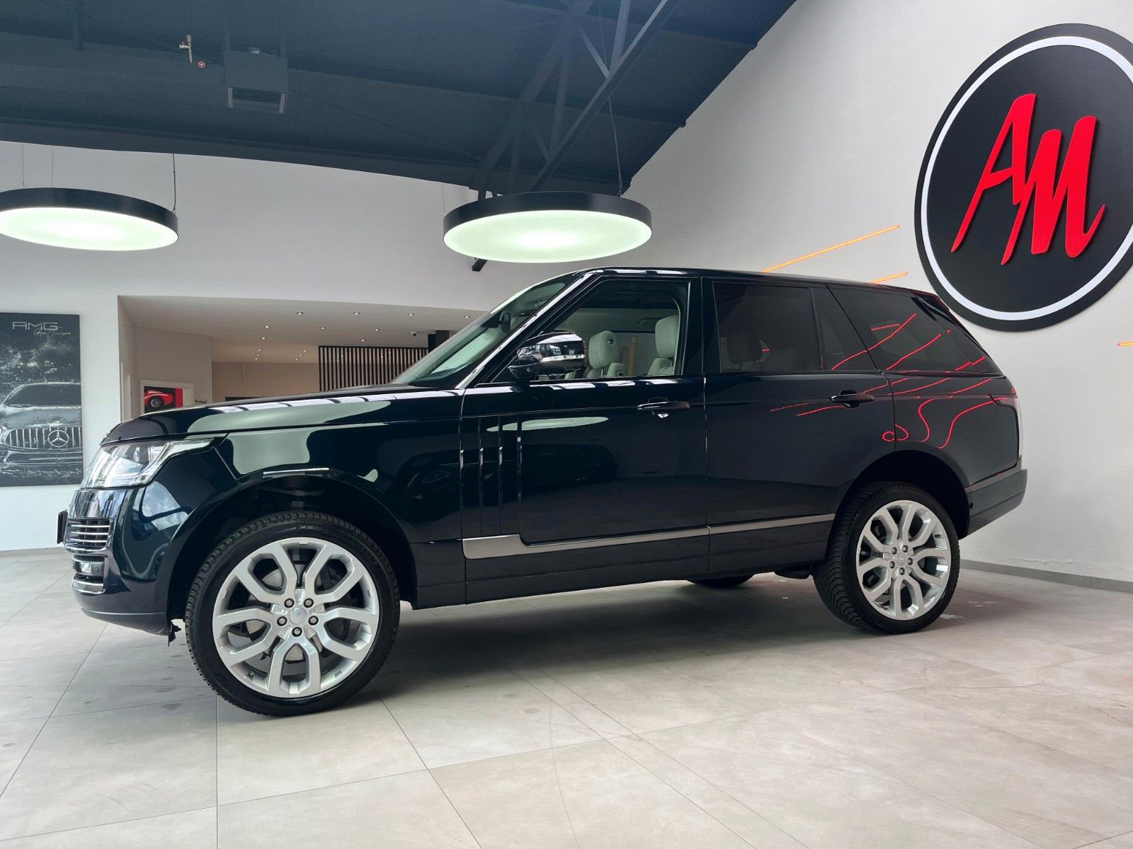 Fahrzeugabbildung Land Rover Range Rover Vogue 4.4 SDV8*Pano*AHK*