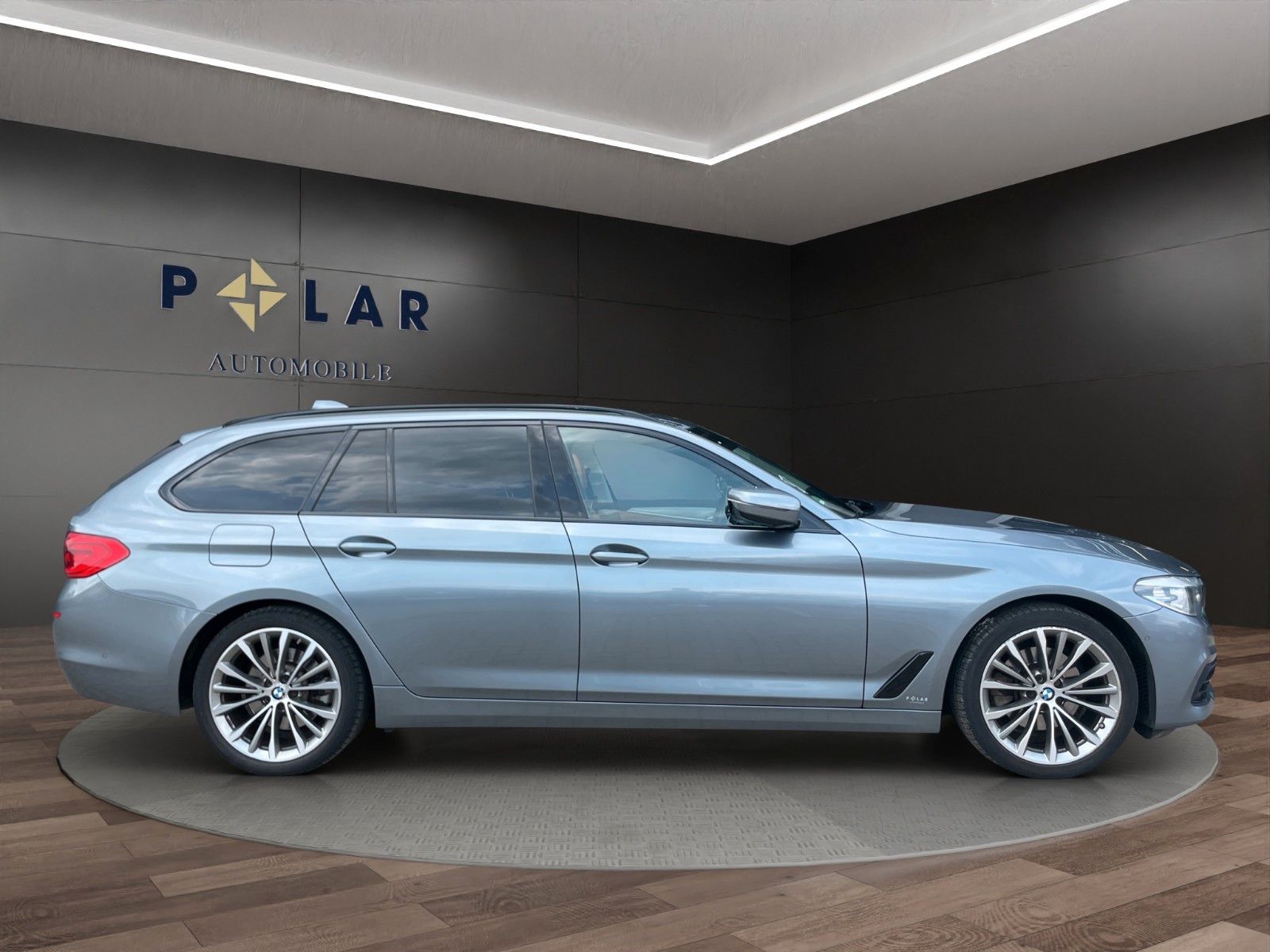 Fahrzeugabbildung BMW 520d Sport Line *Pano*Head-Up*AHK*Kamera*Leder*