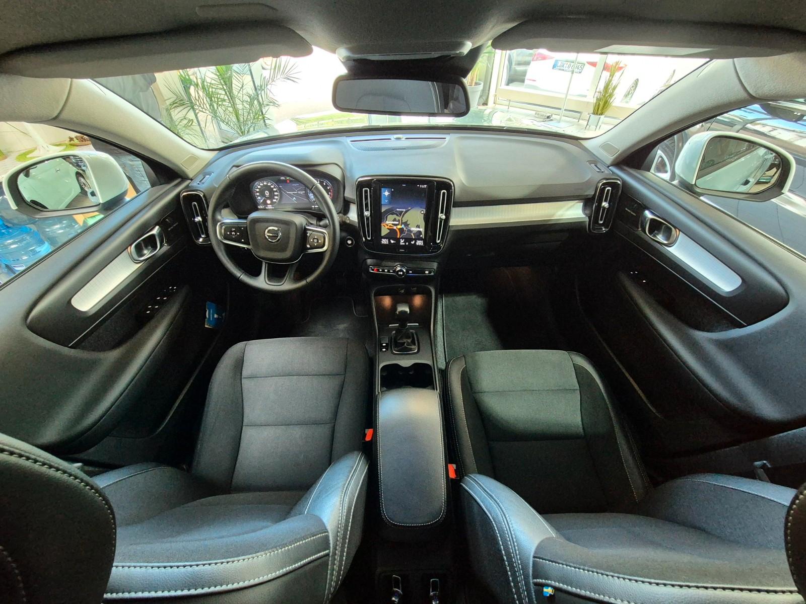 Volvo XC40 1,5 Momentum/Bicolor/Sound/Motorhaube Hagel
