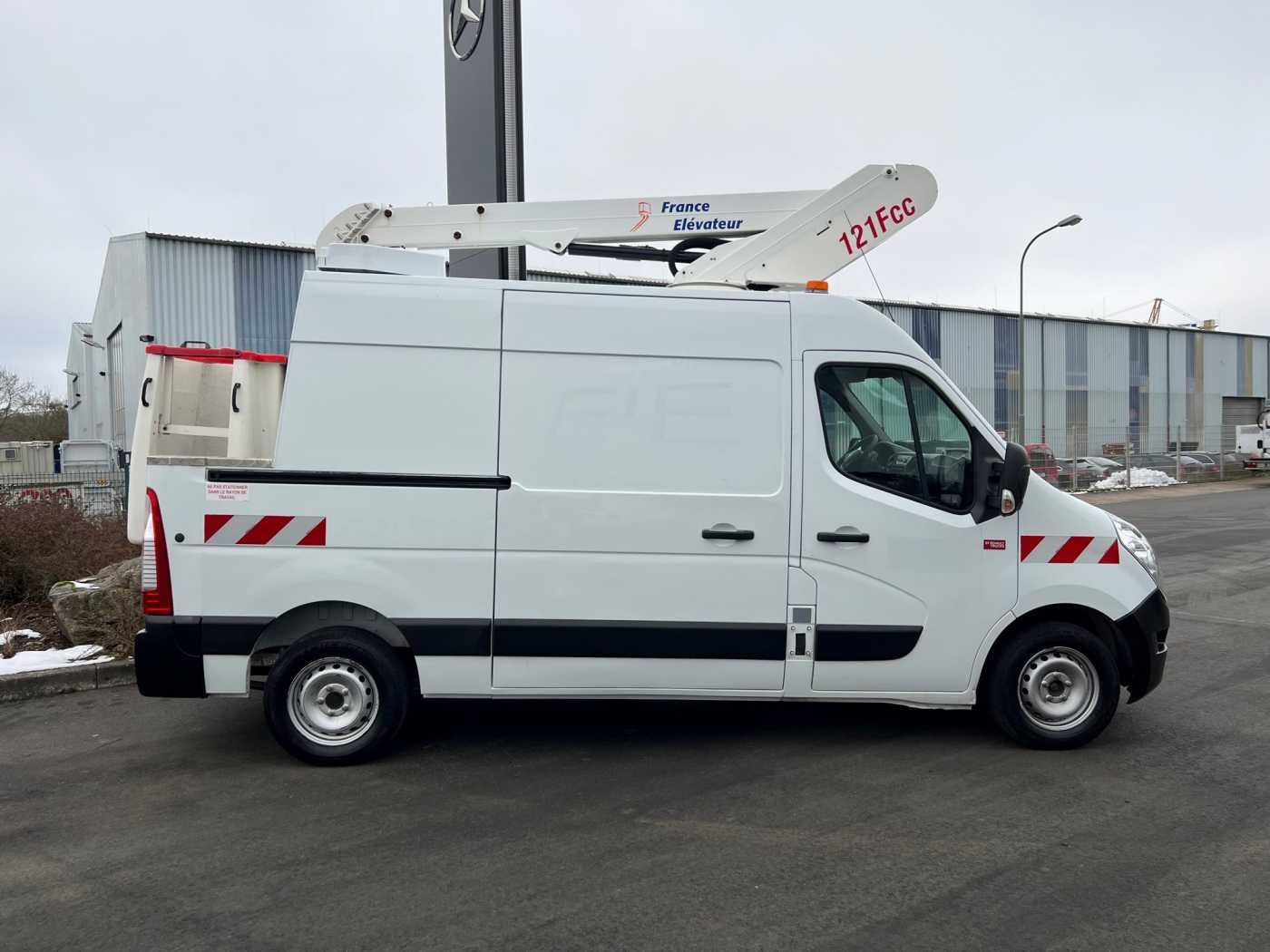 Fahrzeugabbildung Renault Master 2.3 dCi / France Elevateur 121FCC, 12,5m