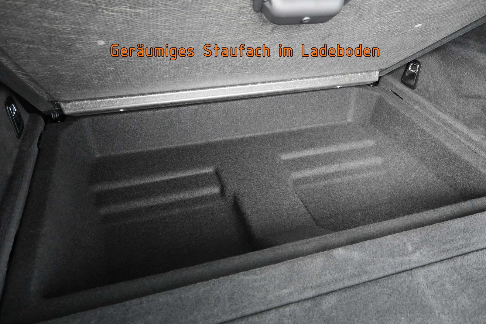 Fahrzeugabbildung Volvo XC90 B5 D AWD R-Design °AHK°STANDHEIZ°PANO°22"°