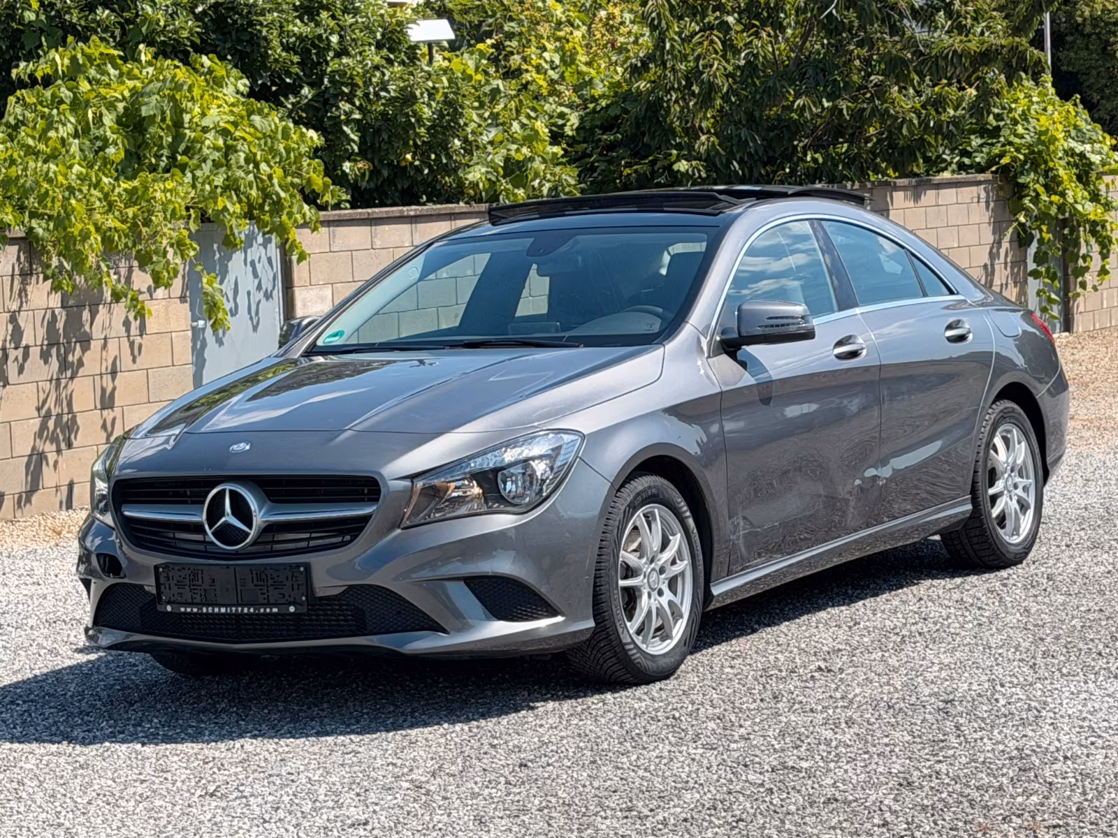 Mercedes-Benz CLA 180 Panorama+Navi+Metallic+LM