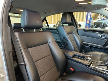 MYAUTOCENTER – Gebraucht- und Jahreswagen mit Werkstattservice in Pfaffenhofen Mercedes-Benz E 200 *AHK*Abstandstempo*Teilleder*Szhz*