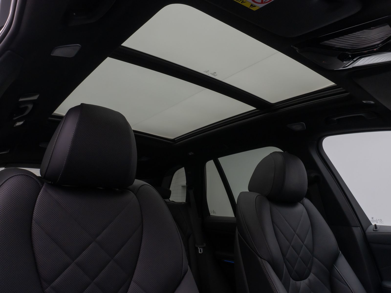 Fahrzeugabbildung BMW X5 xD45e M Sport Panorama Laser 360°HUD DAB B&W
