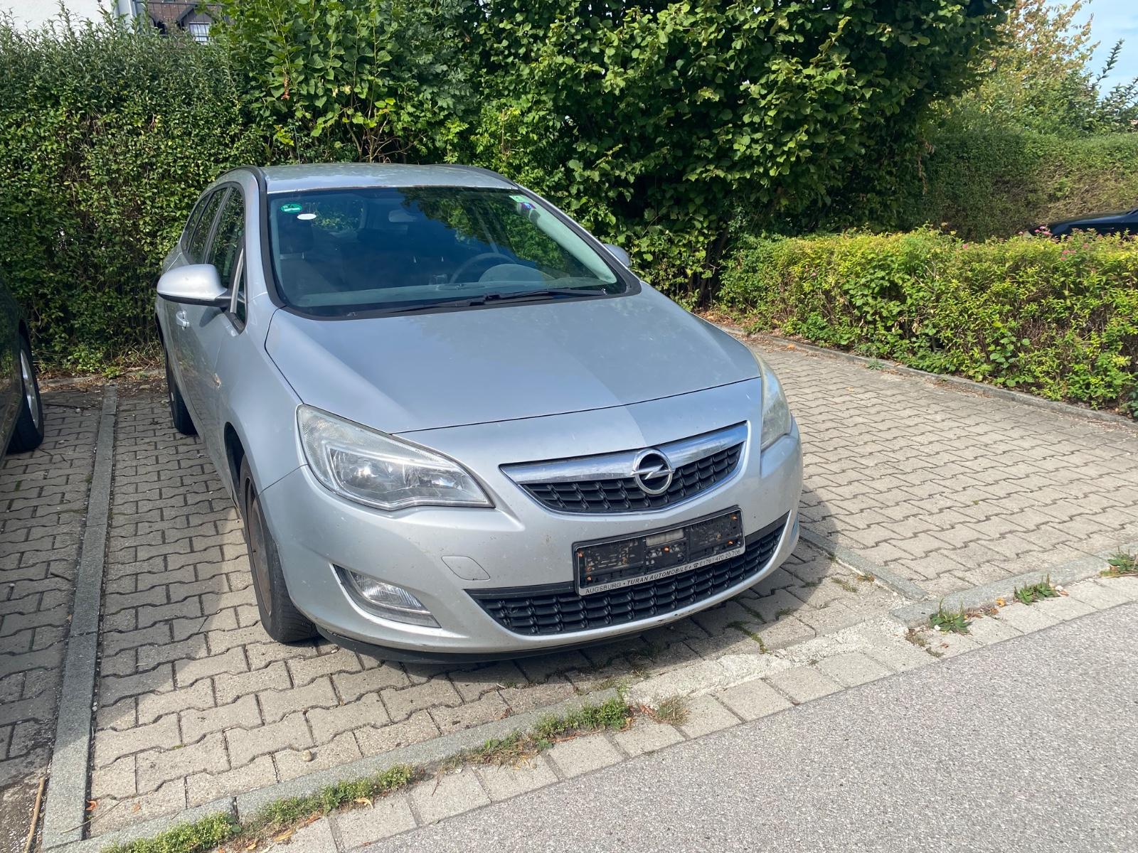 Opel Astra, 2011