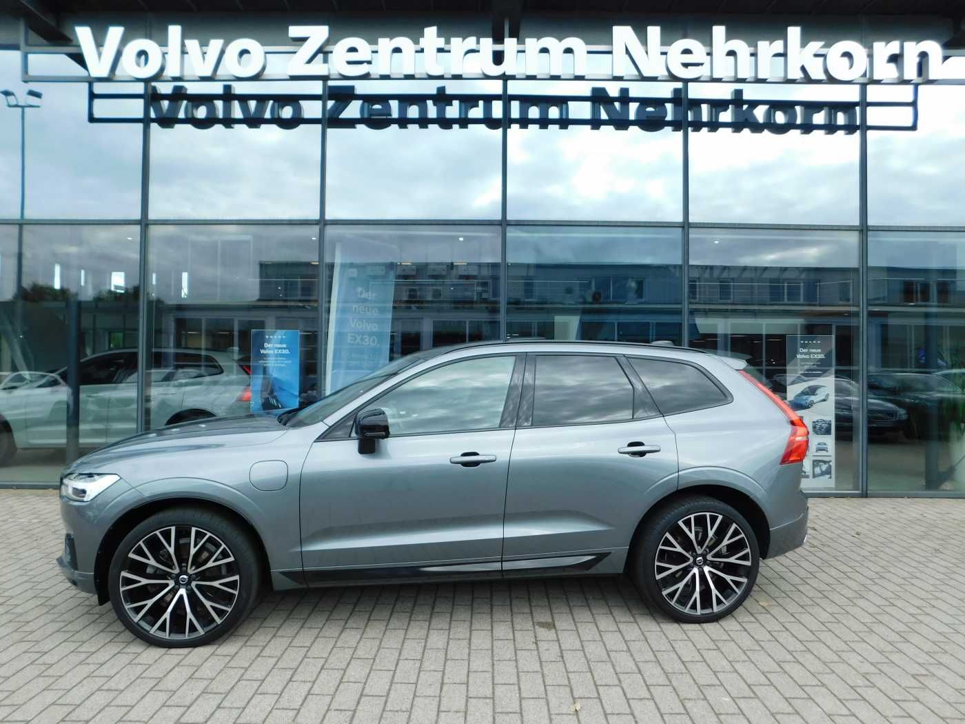 Fahrzeugabbildung Volvo XC60 T8 AWD R-Design 'AHK,22-Zoll