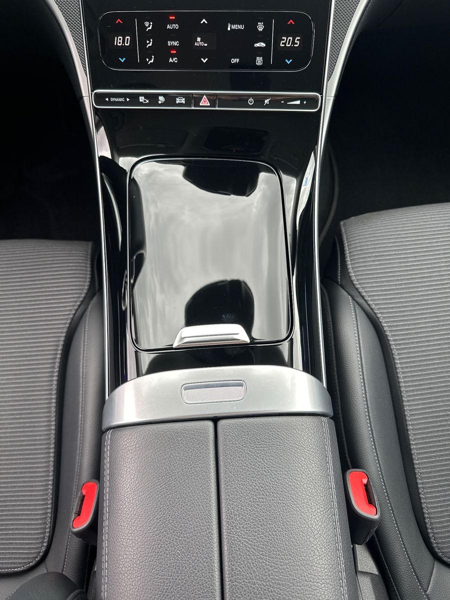 Fahrzeugabbildung Mercedes-Benz C 300 e T Avantgarde NAV+LED+AHK+KAMERA+SHZ