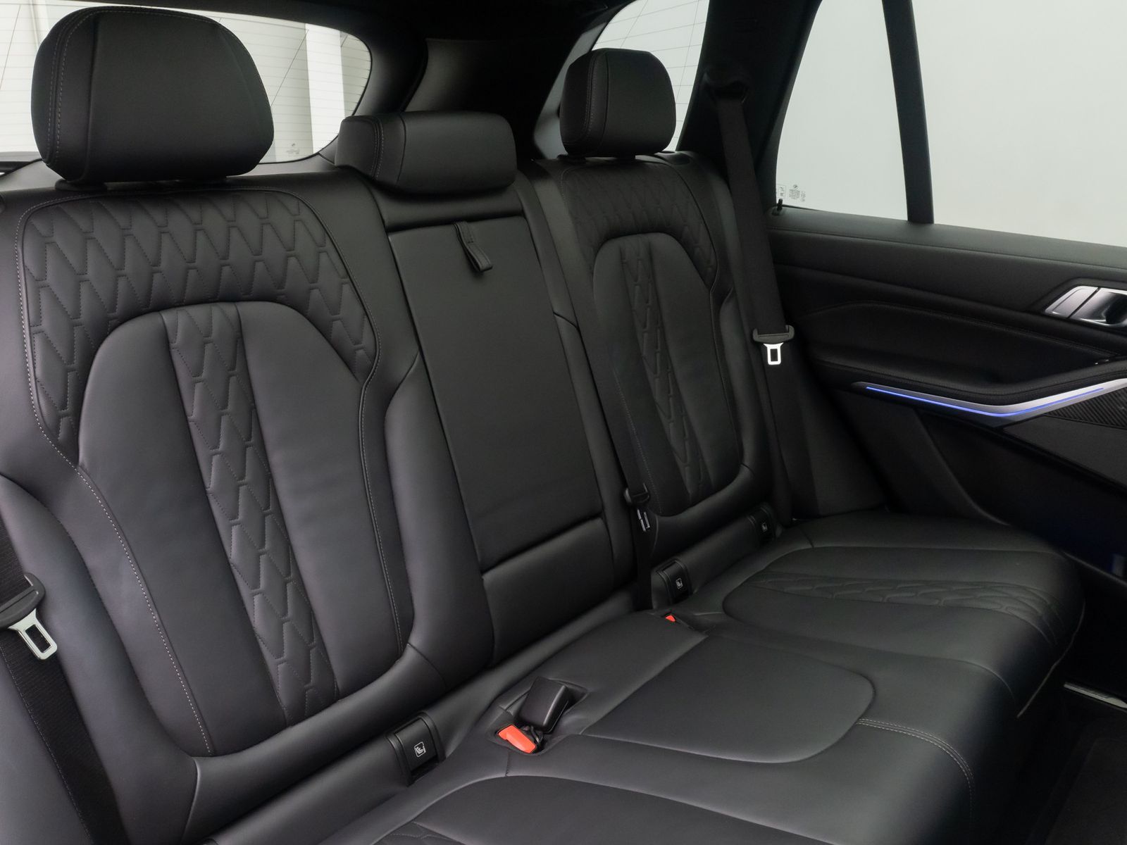 Fahrzeugabbildung BMW X5 M50i 360&deg; HUD Laser SoftCl DispKey Panorama