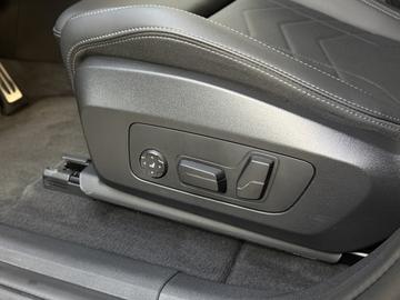 2026 BMW IX1 缩略图 13
