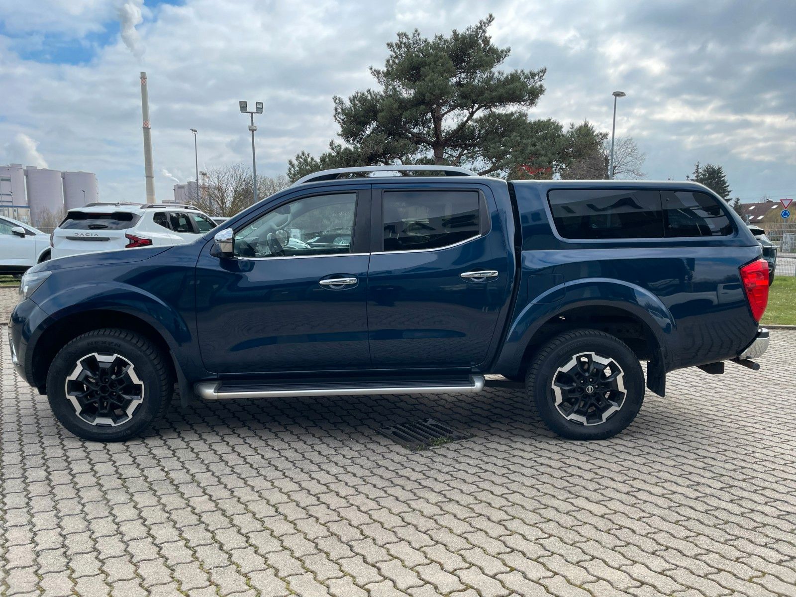 Fahrzeugabbildung Nissan Navara NP300 Tekna Double Cab 4x4