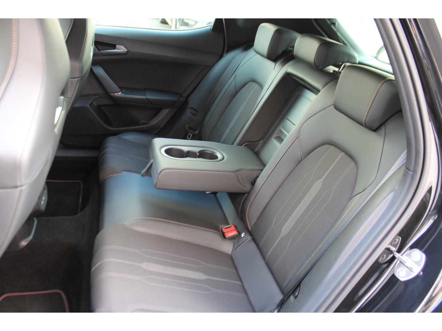 Fahrzeugabbildung CUPRA Leon 2.0 TSI VZ DSG ACC LED Navi PDC RFK SHZg DA