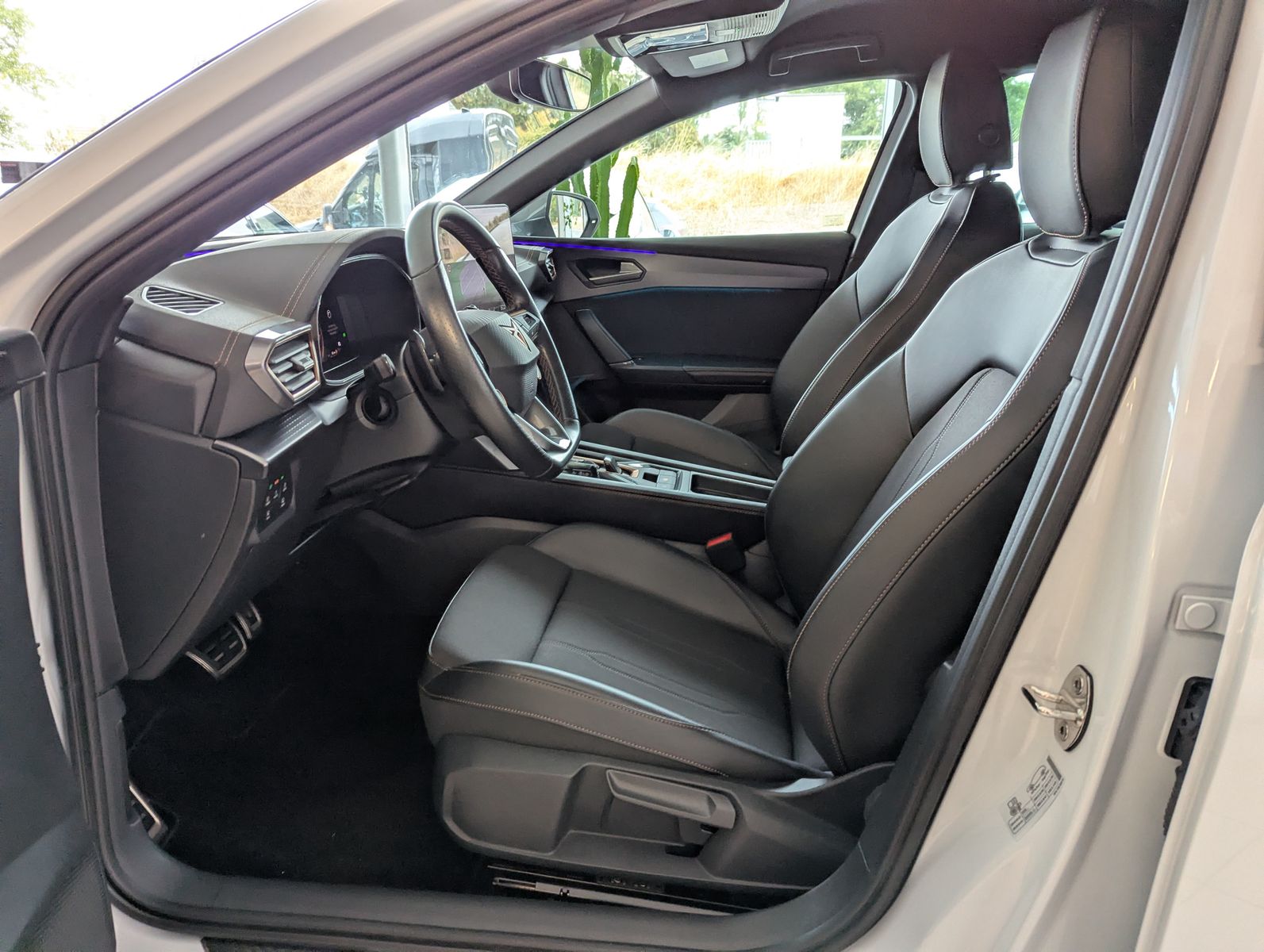Fahrzeugabbildung CUPRA Leon 1.5 eHybrid Matrix Edge-Intelligent SoH100%