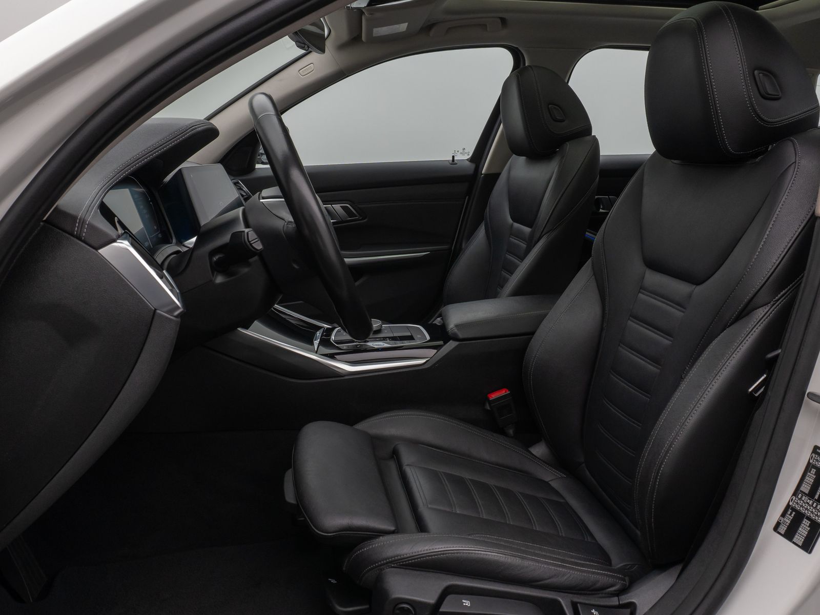 Fahrzeugabbildung BMW 320d  Luxury Line Panorama Kamera DAB AHK Alarm