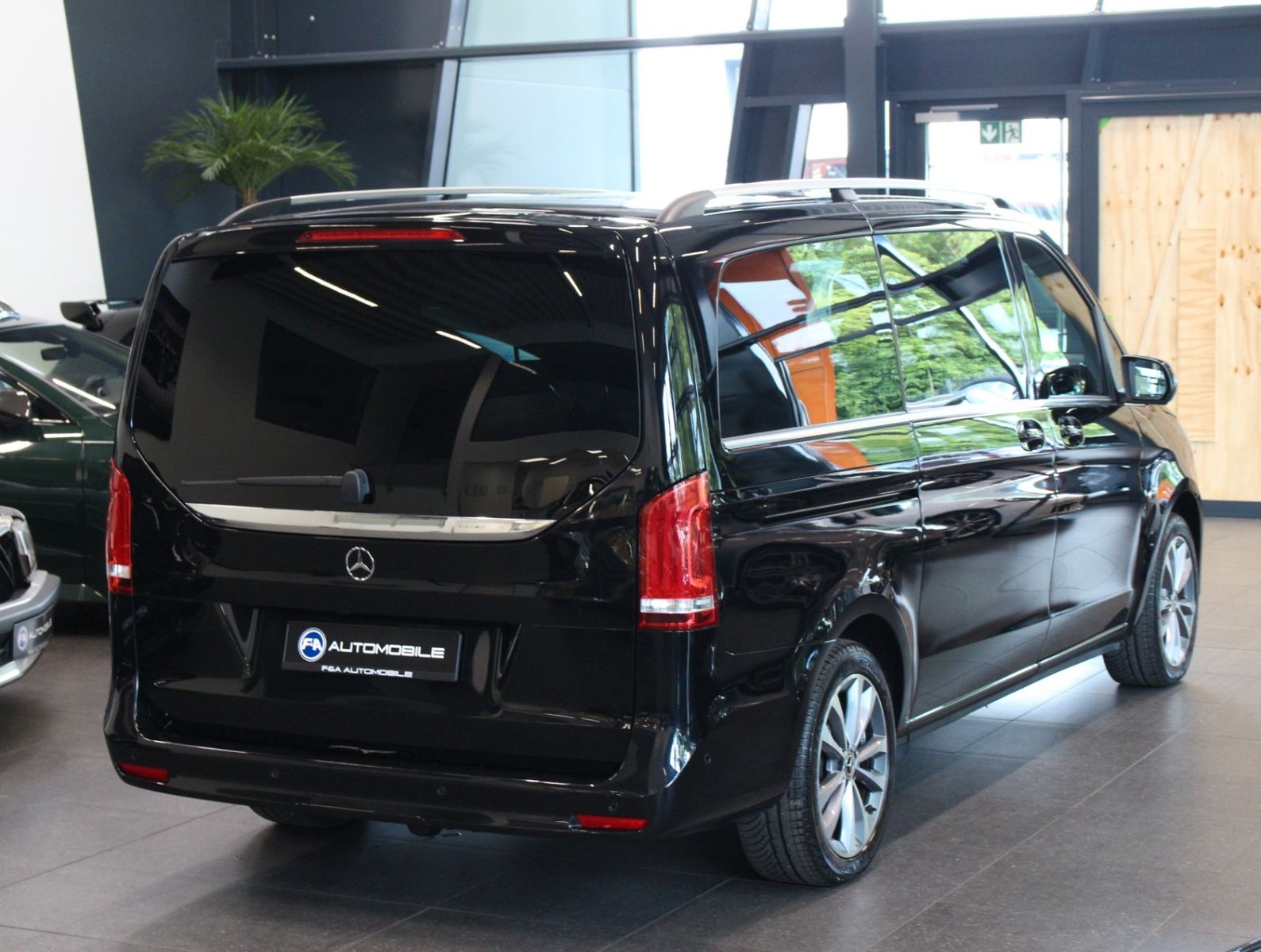 Fahrzeugabbildung Mercedes-Benz V 300d Exclusive Edition Lang 4Matic