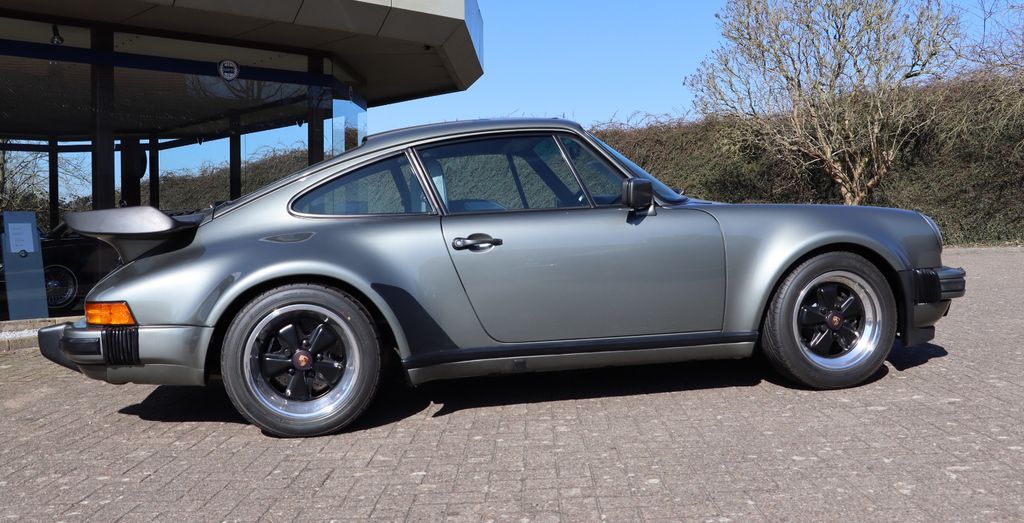 Porsche 930