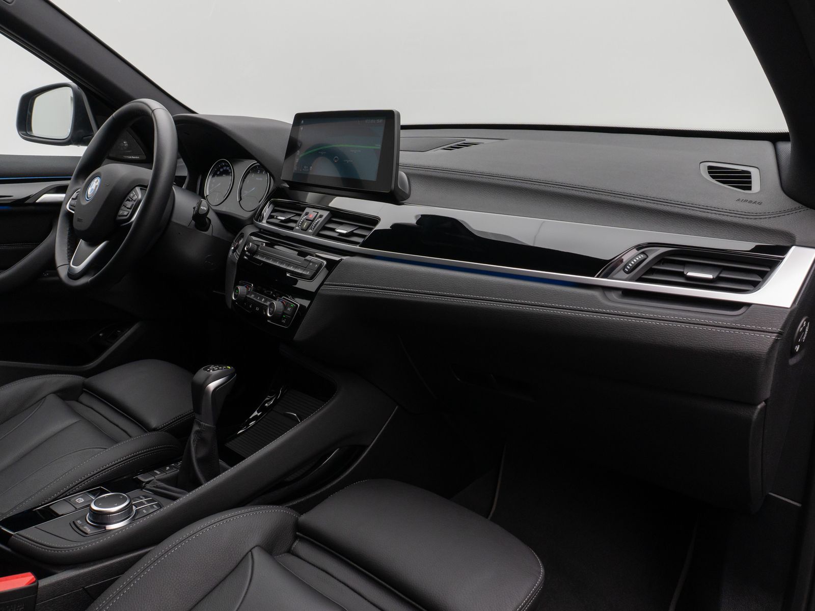 Fahrzeugabbildung BMW X1 xD25e xLine Kamera HUD DAB H/K Komfort Sport