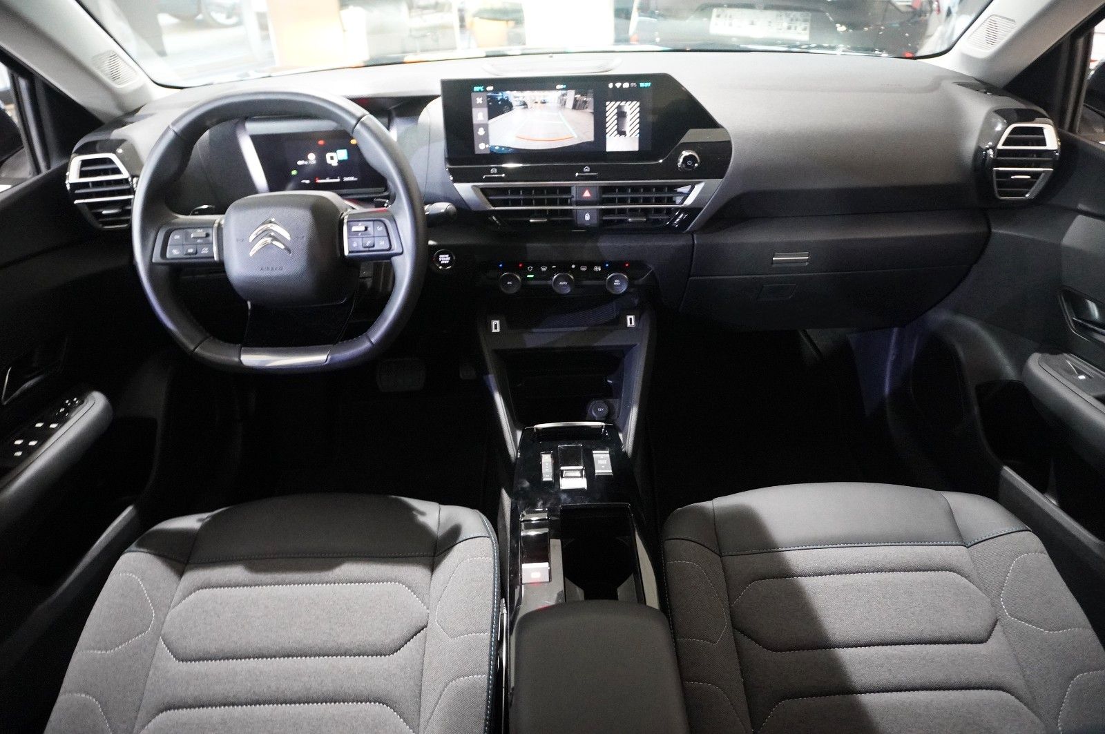 Fahrzeugabbildung Citroën C4 Lim. 1.2T PLUS NAVI/LED/KAMERA/SPORT /VIR/DAB