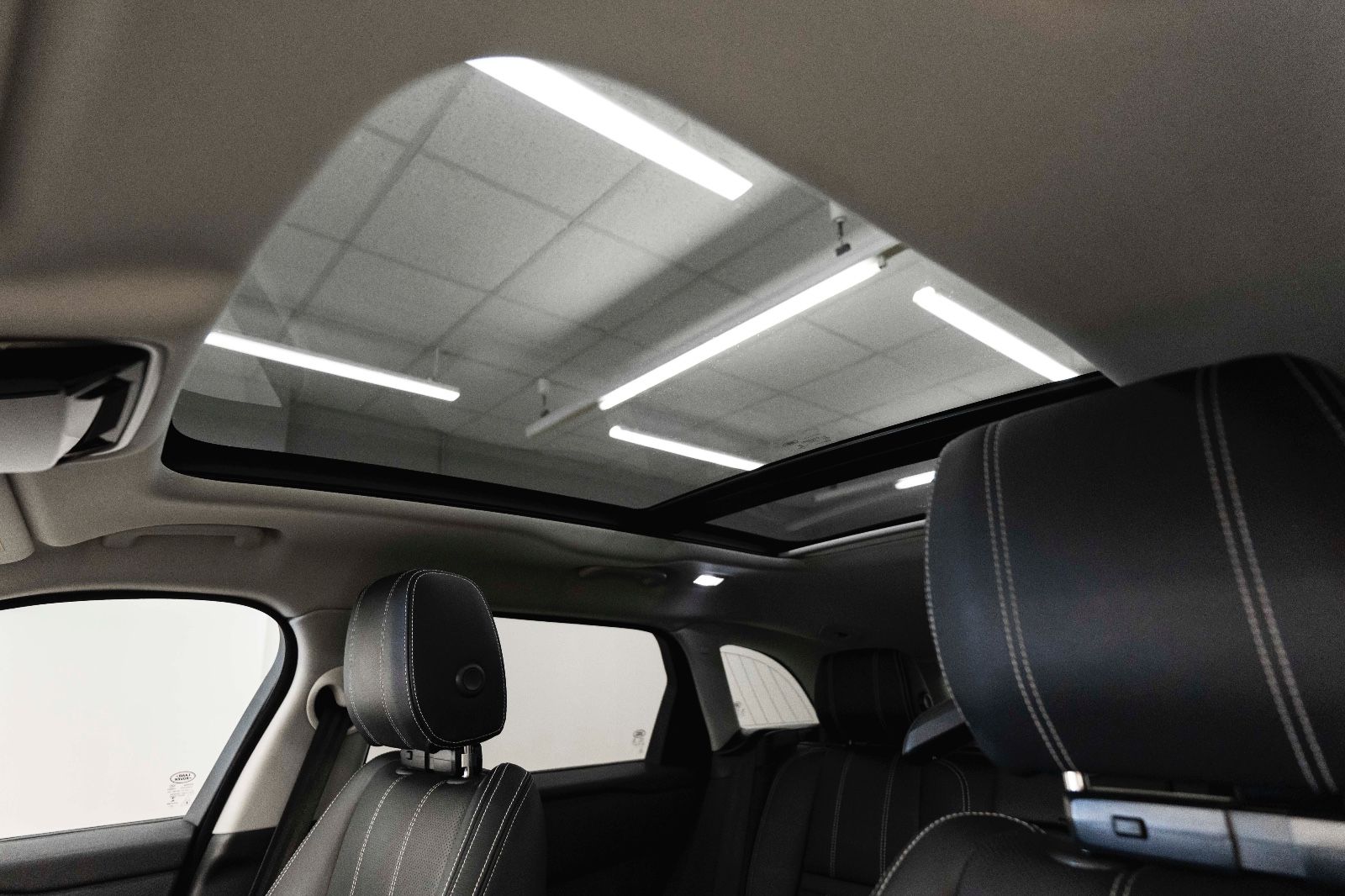 Fahrzeugabbildung Land Rover Range Rover Velar D180S LED Pano Kam PDC NAVI