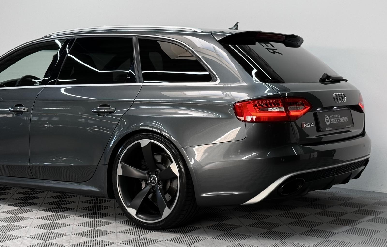 AUDI RS4 AVANT 4.2 V8 FSI 450ch QUATTRO - B&O - TOIT PANORAMIQUE - CAPRISTO - SUSPENSION KW - CUIR/ALCANTARA
