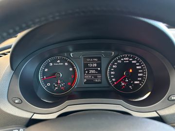 Audi Q3 *Bi-XENON*SITZHZ*PDC*1.AND*TEMPOMAT*
