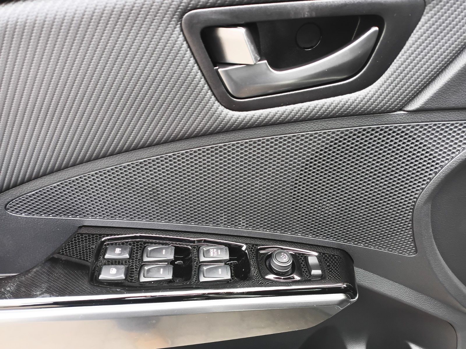 Fahrzeugabbildung KGM TIVOLI 1.5 NOMAD+AUTOMATIK+LM FELGEN+ANDROID++++