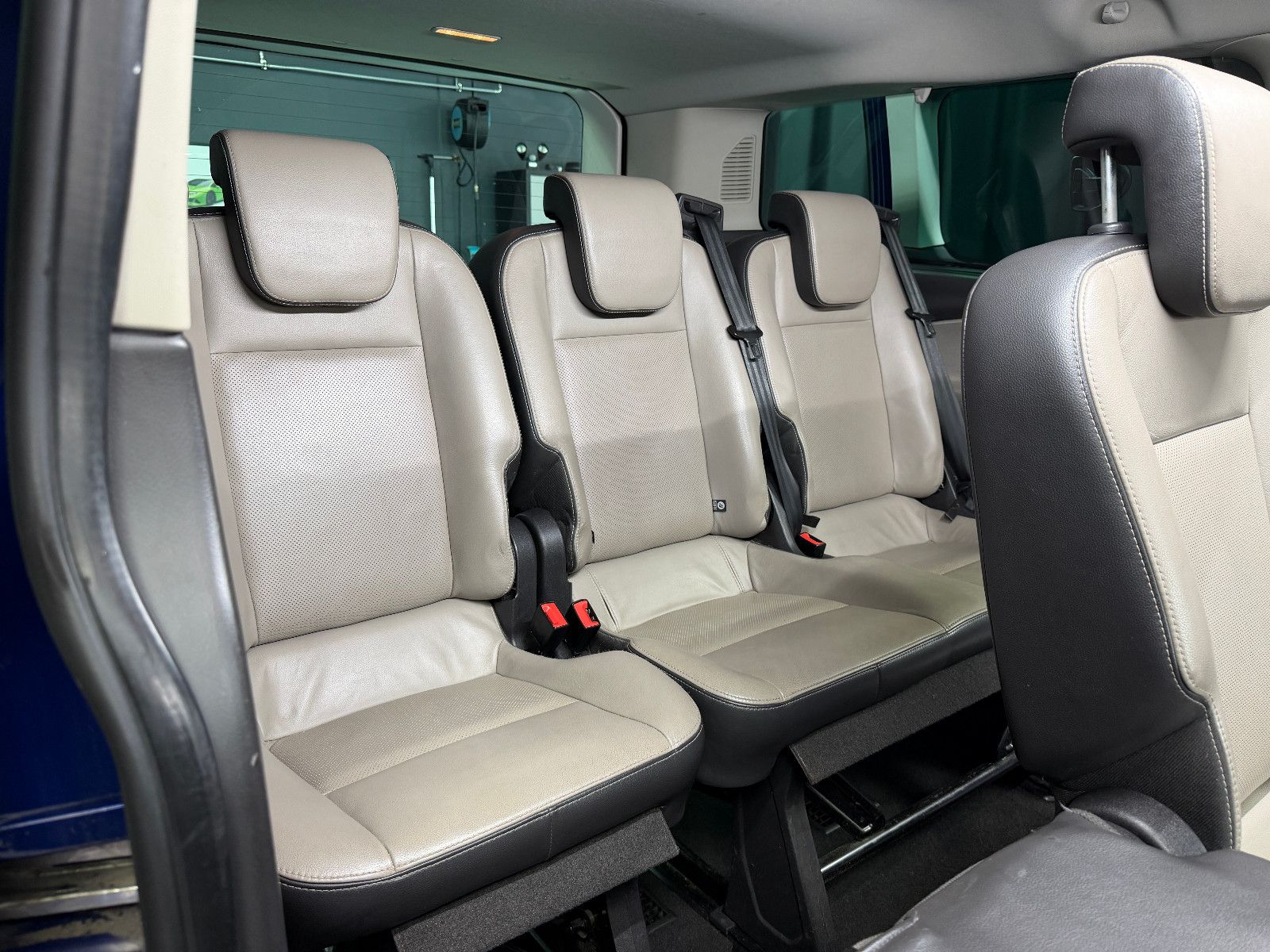 Fahrzeugabbildung Ford Tourneo Custom 300|AC|PDC|NAVI|8-SITZE