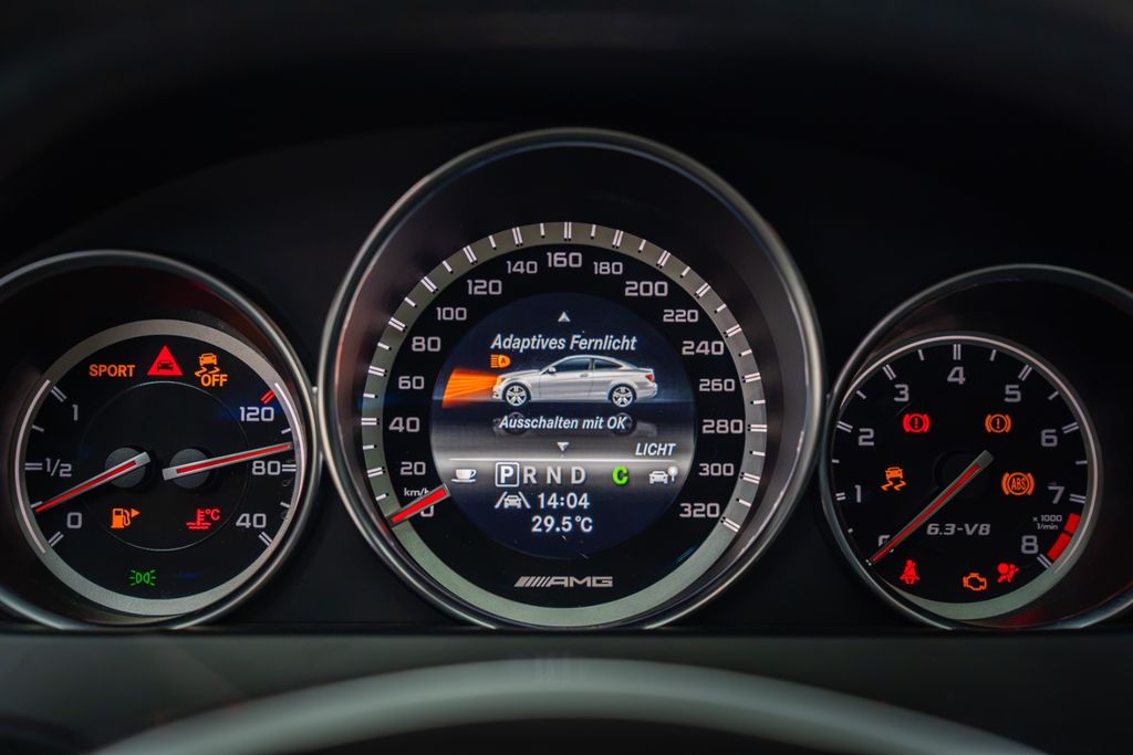 MERCEDES-BENZ C 63 AMG Coupe*H&K*PANO*LEDER*LED*MEMORY*DISTRON MERCEDES-BENZ C 63 AMG Coupe*H&K*PANO*LEDER*LED*MEMORY*DISTRON