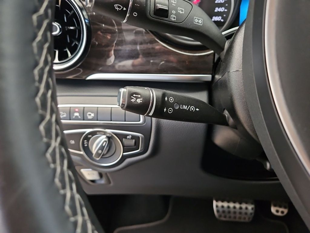Fahrzeugabbildung Mercedes-Benz V 300 EXCLUSIVE ED lang 4x4 AMG AIRMATIC 6x SHZ