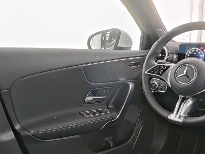 Fahrzeugabbildung Mercedes-Benz A 180 Progressive Totwi. Navi LED SHZ SpurH KAM