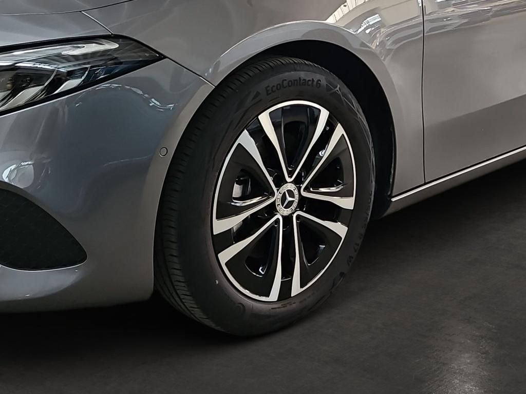 Fahrzeugabbildung Mercedes-Benz A 180 Progressive Navi KAM SpurH LED SHZ RDK