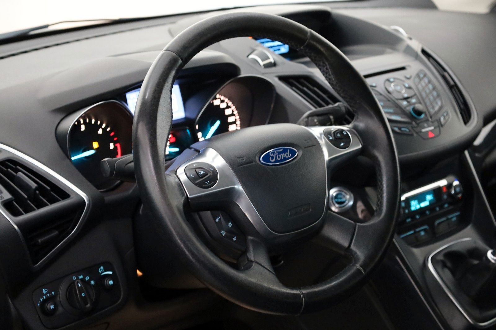 Fahrzeugabbildung Ford Kuga Titanium T.Leder,PSC,AHK,Standheizung,SR+WR