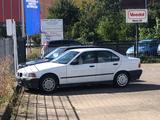 BMW 318i 318i - BMW 318 aus 1993: 318i