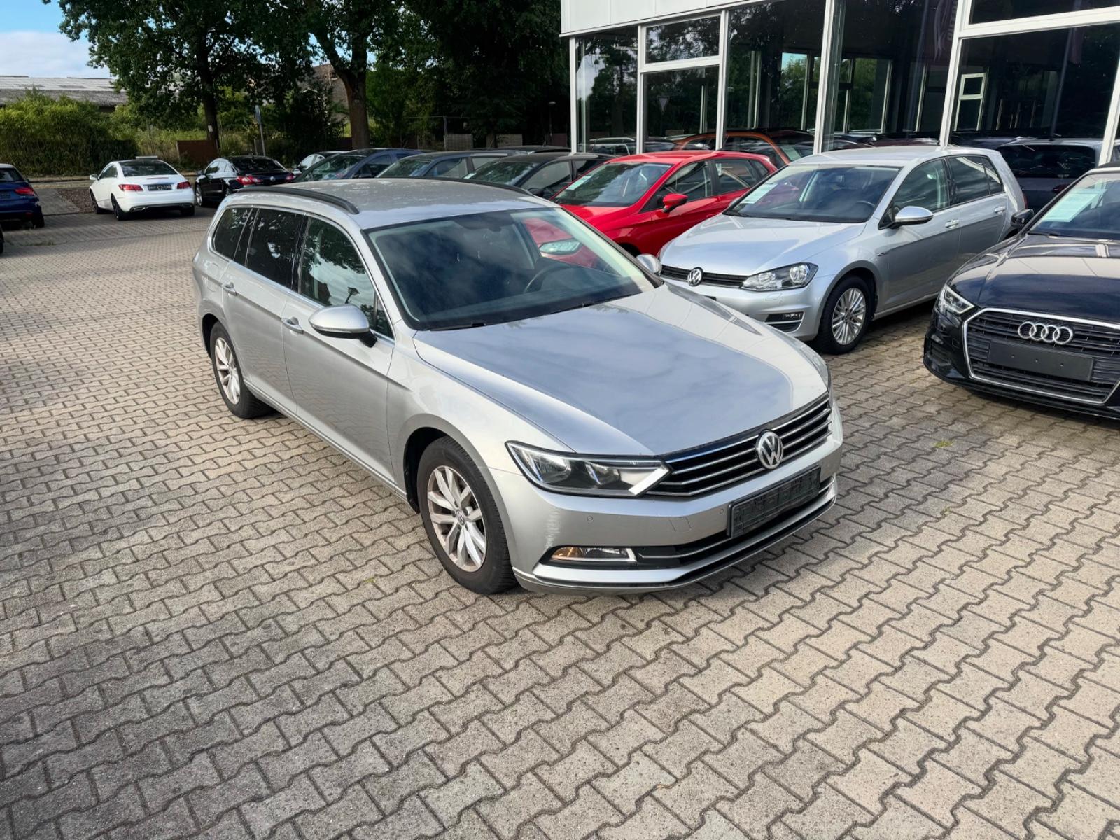 Volkswagen Passat 2015 — rear view