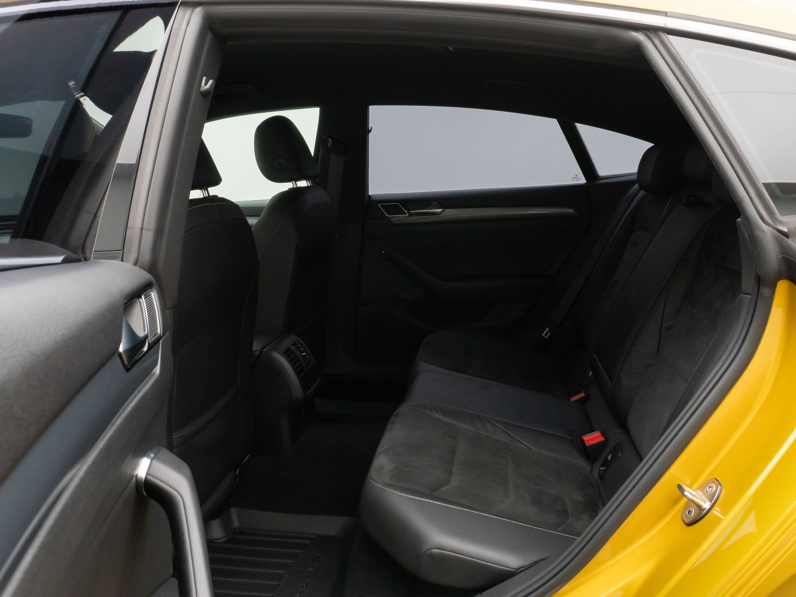 Fahrzeugabbildung Volkswagen Arteon R-Line Kamera Fernlichtassist ACC 8Fach