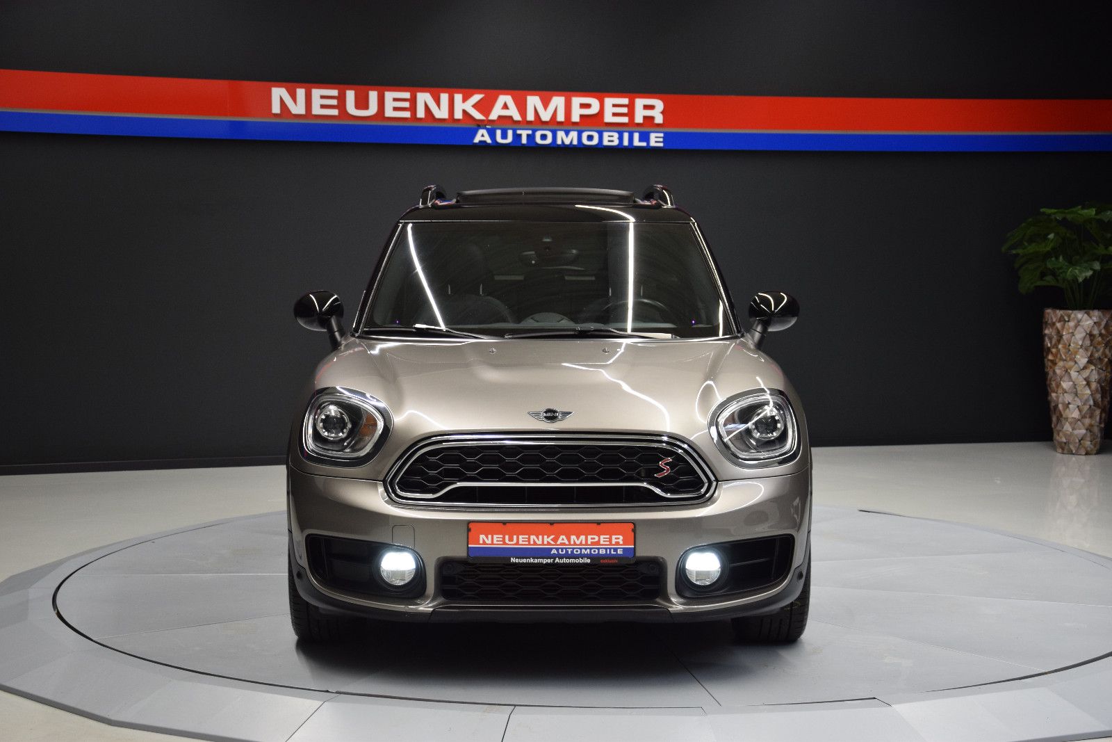 Fahrzeugabbildung MINI Countryman S Pano ACC HuD LED 1.Hand