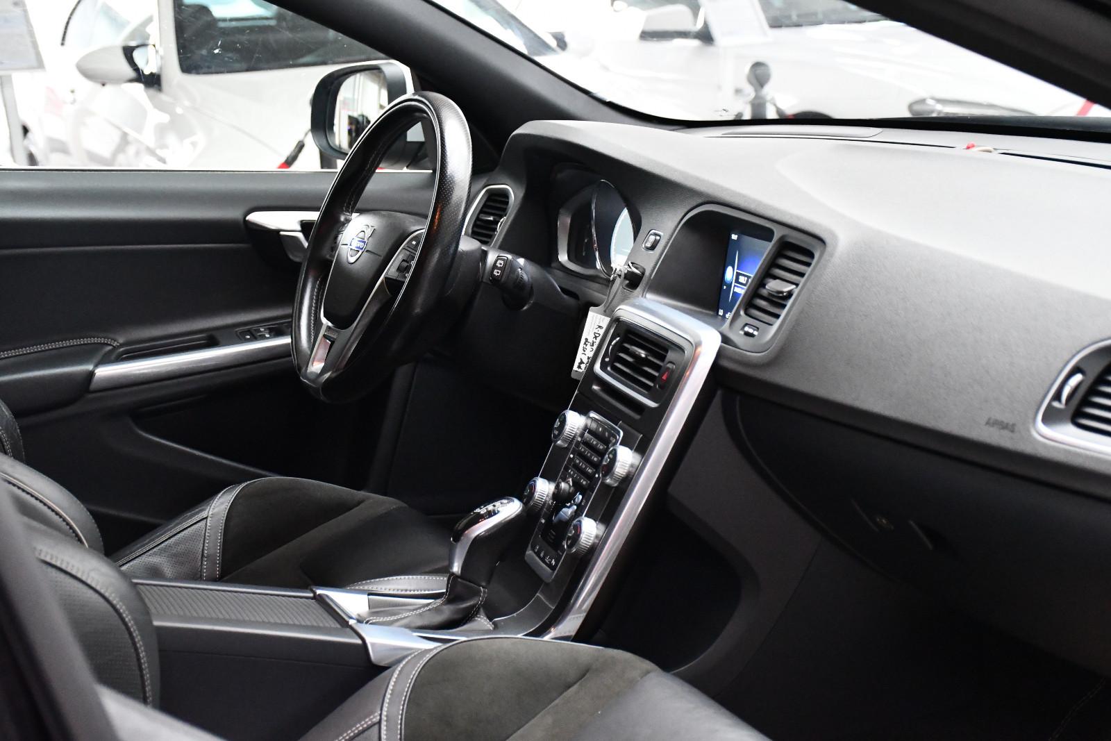Volvo V60 D4 R-Design Aut. Kamera Leder Navi Ahk 82tkm