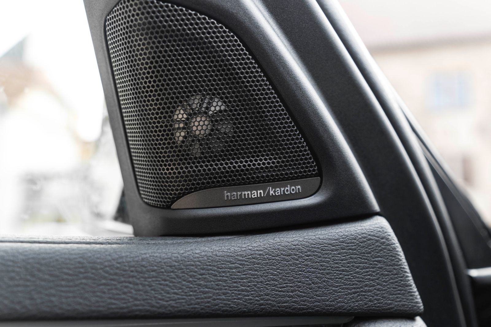 Fahrzeugabbildung BMW X6 xDrive35i M-Sport H&K KAM NAV M+S