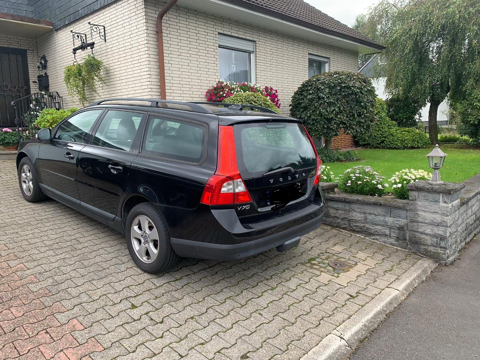 Volvo V70 2010 — rear view
