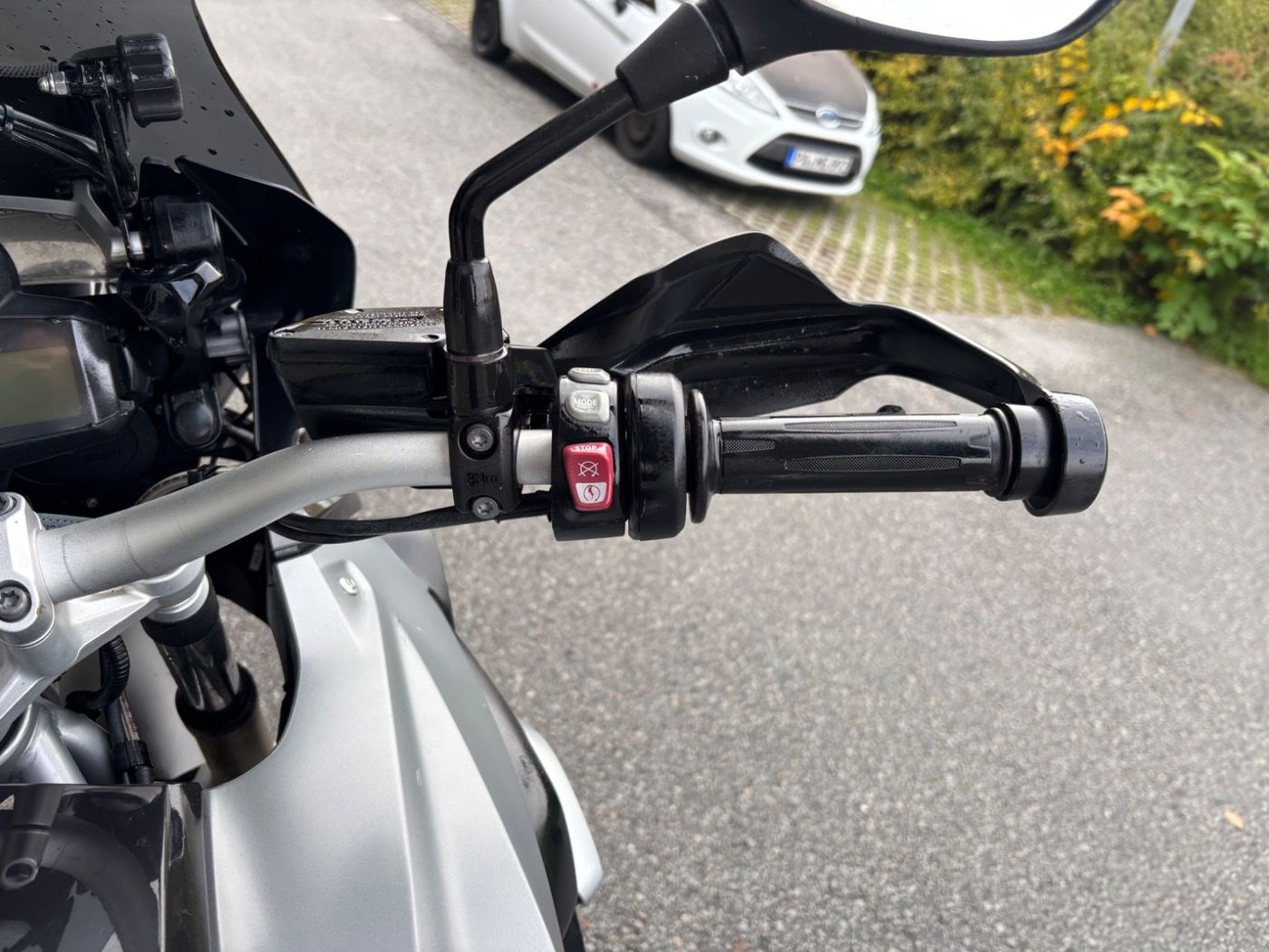 Fahrzeugabbildung BMW R 1200 GS LC aus 1. Hand Komfort- und Dynamik-Pa