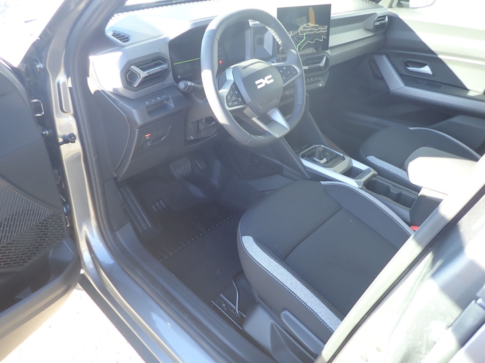 Fahrzeugabbildung Dacia Duster Journey Hybrid 155