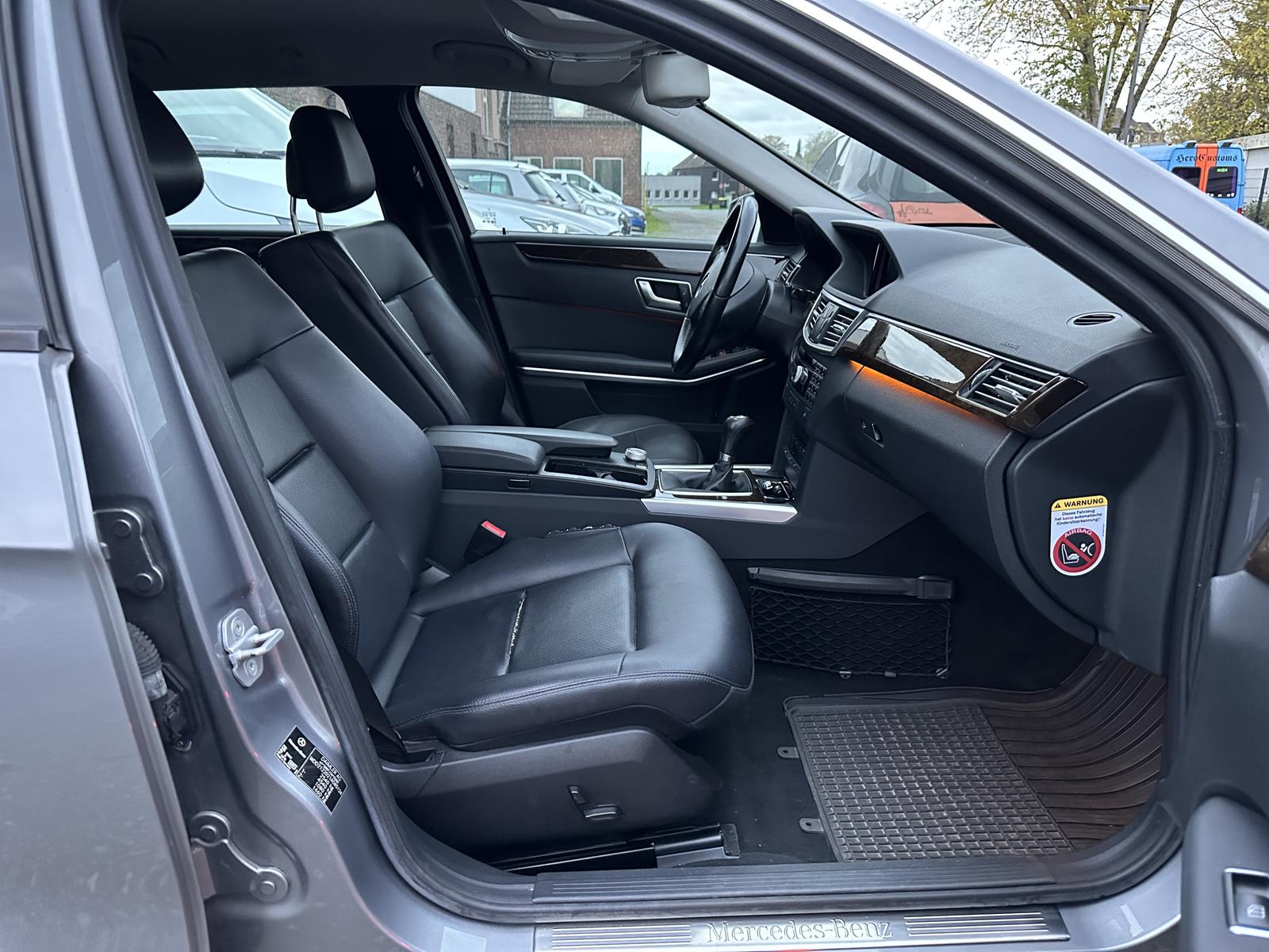 Mercedes-Benz E220 2012 — photo 11