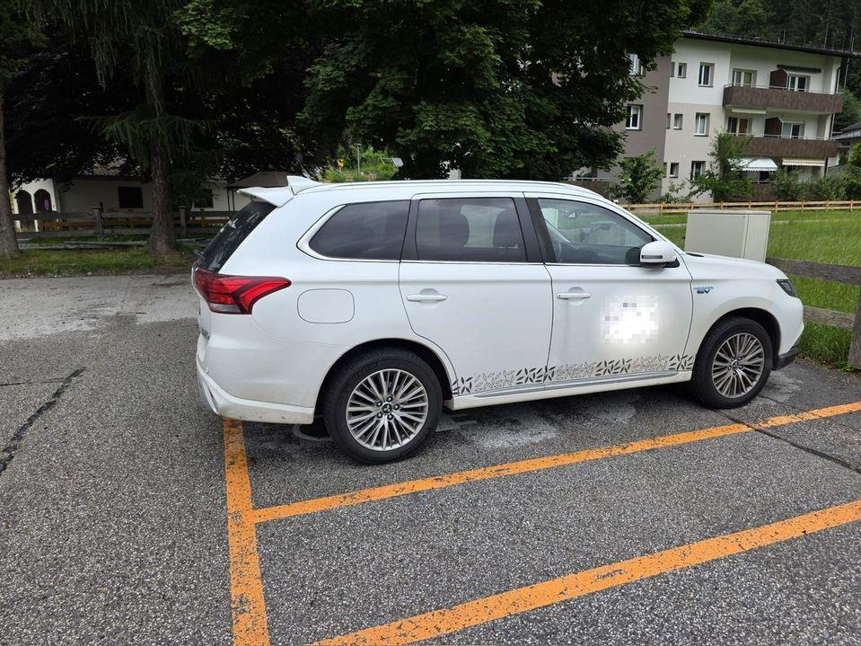 Mitsubishi Outlander PHEV Top 4WD Automatik NAVI Kamera