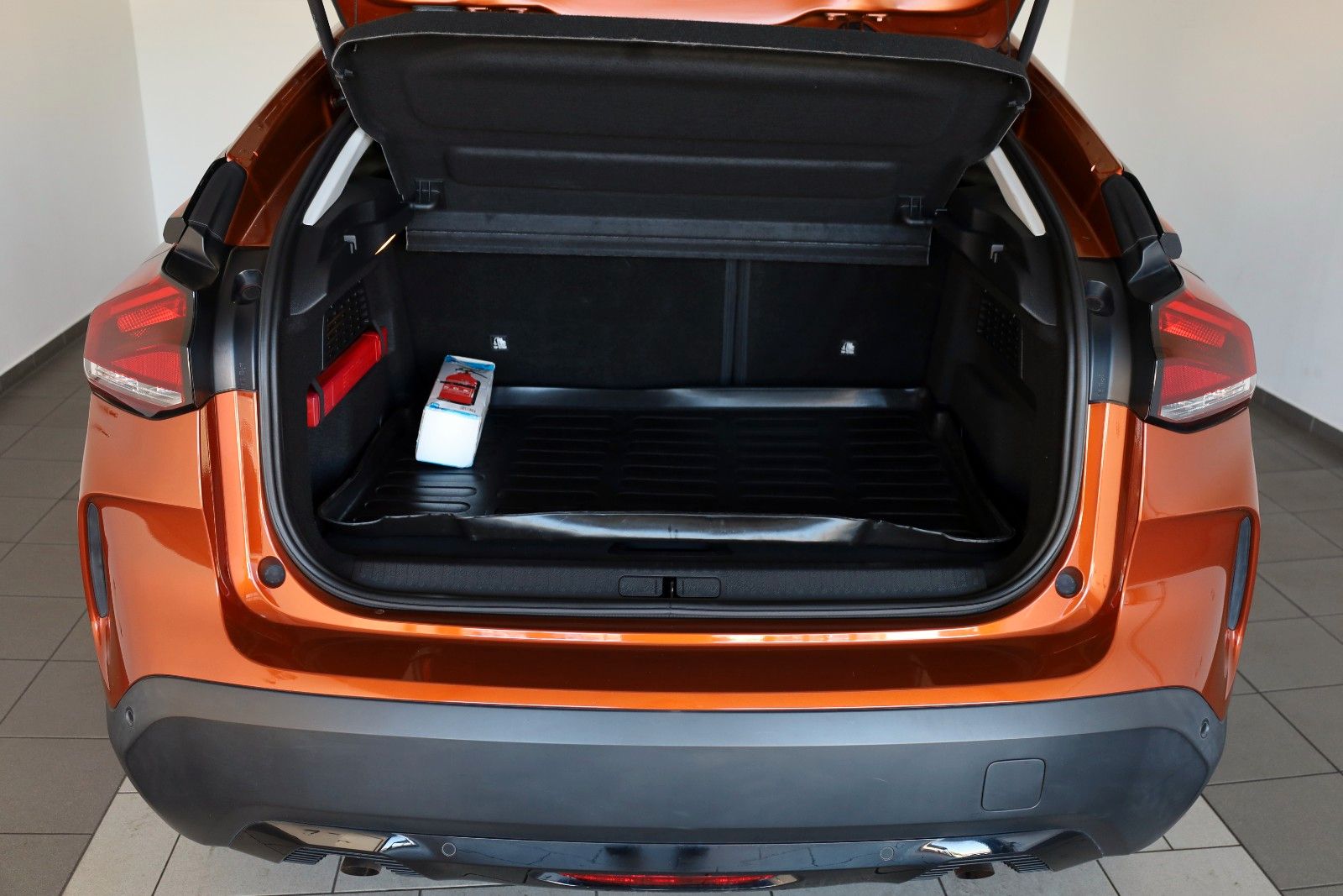 Fahrzeugabbildung Citroën C4 Lim. Feel App Connect,PDC,8 fach bereift
